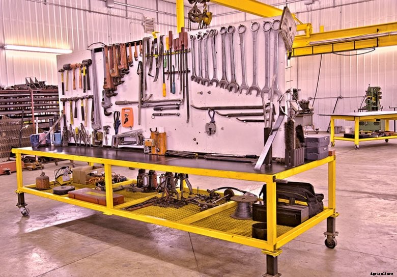 super-size-tool-bench 4 DIY Farm Shop Implements